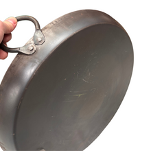 Load image into Gallery viewer, Paella Pan bottom of the pan