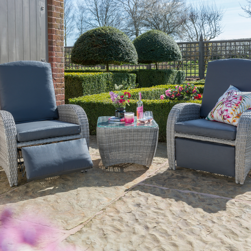 The Diva Relax Lounge Set in the garden. 