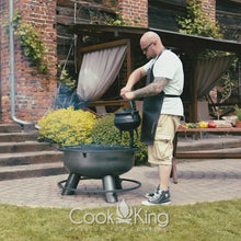 Load and play video in Gallery viewer, The Cook King african cooking pot 9L video showing how it cooks food.
