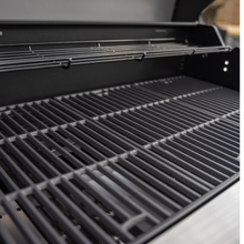 Load image into Gallery viewer, The Norfolk Grills Atlas 400 gas 4 burner BBQ close up of the grill. 
