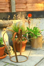 Load image into Gallery viewer, Rustic garden crown on some grey garden slabs
